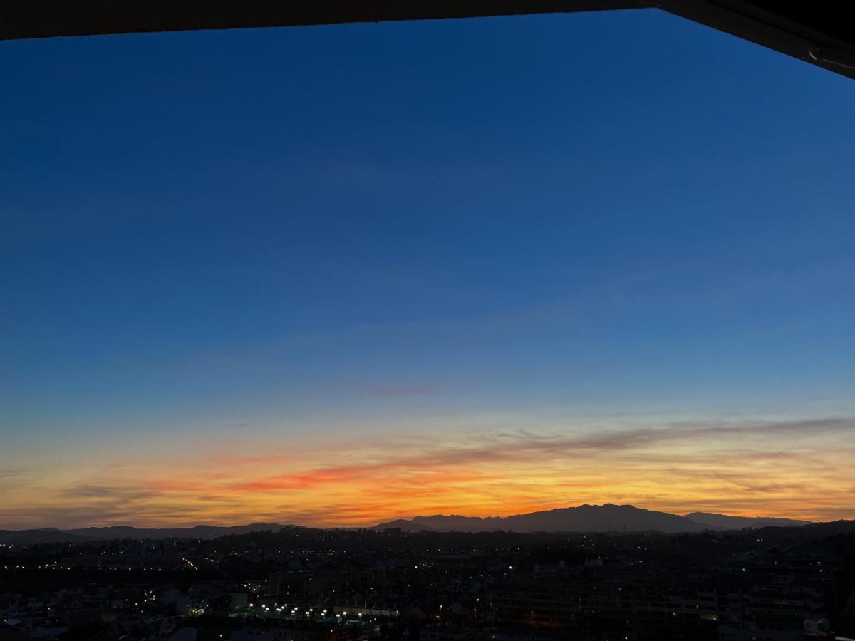 Apartamento A 900 M De La Playa Y Con Vistas Al Mar En Fuengirola Luaran gambar